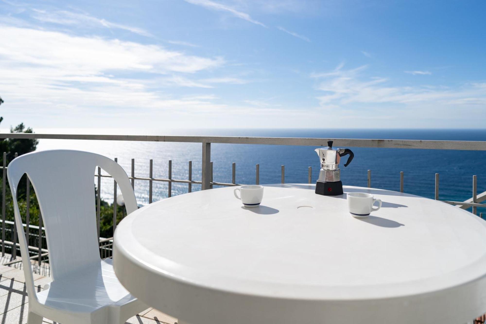 Casa Grimaldi - Terrace & Sea View Apartment Ventimiglia Exterior photo