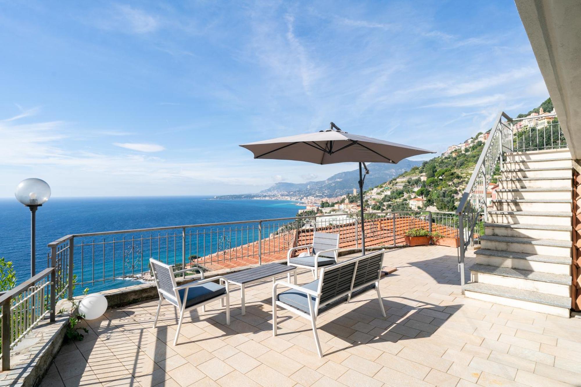 Casa Grimaldi - Terrace & Sea View Apartment Ventimiglia Exterior photo