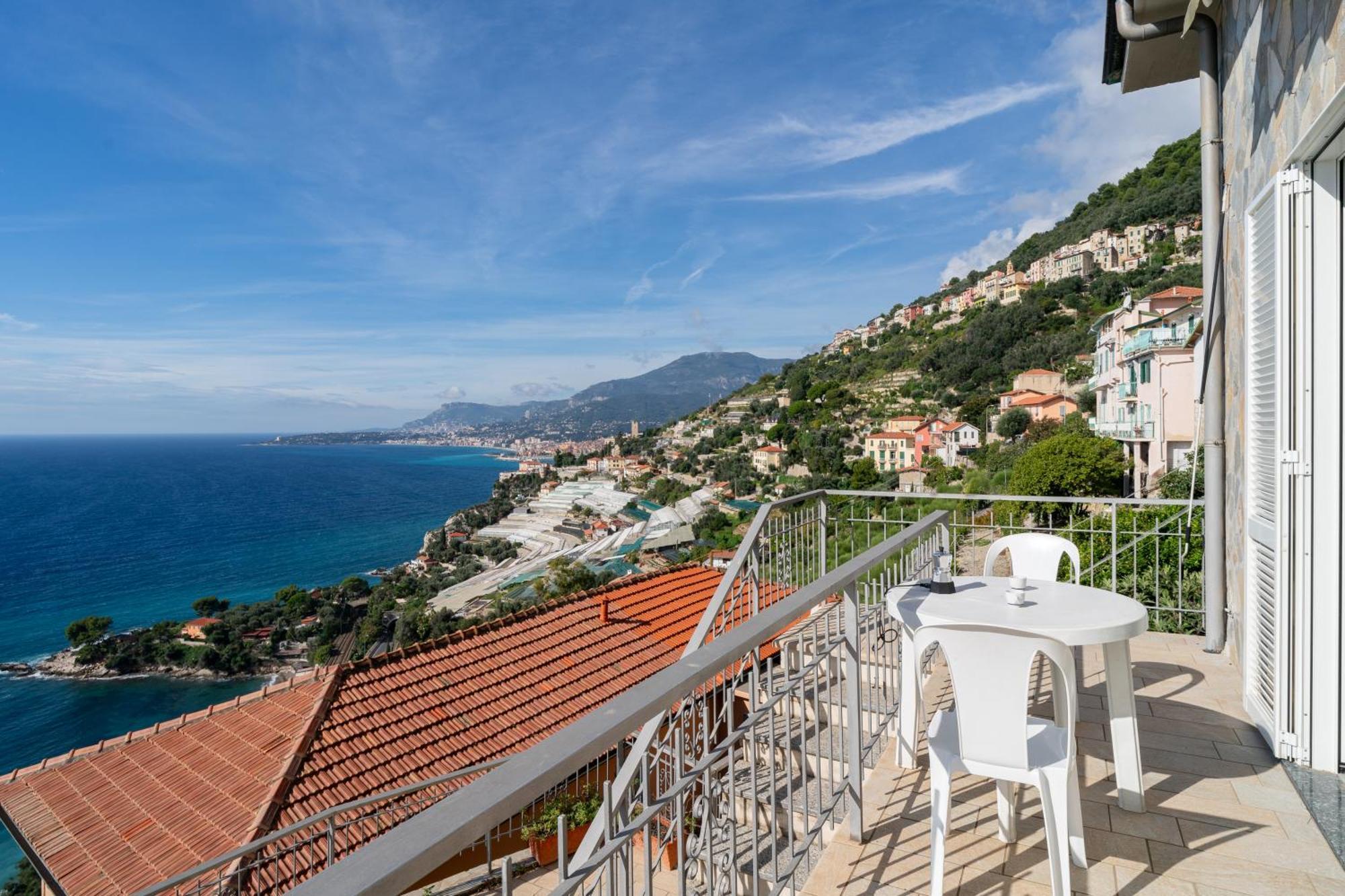 Casa Grimaldi - Terrace & Sea View Apartment Ventimiglia Exterior photo