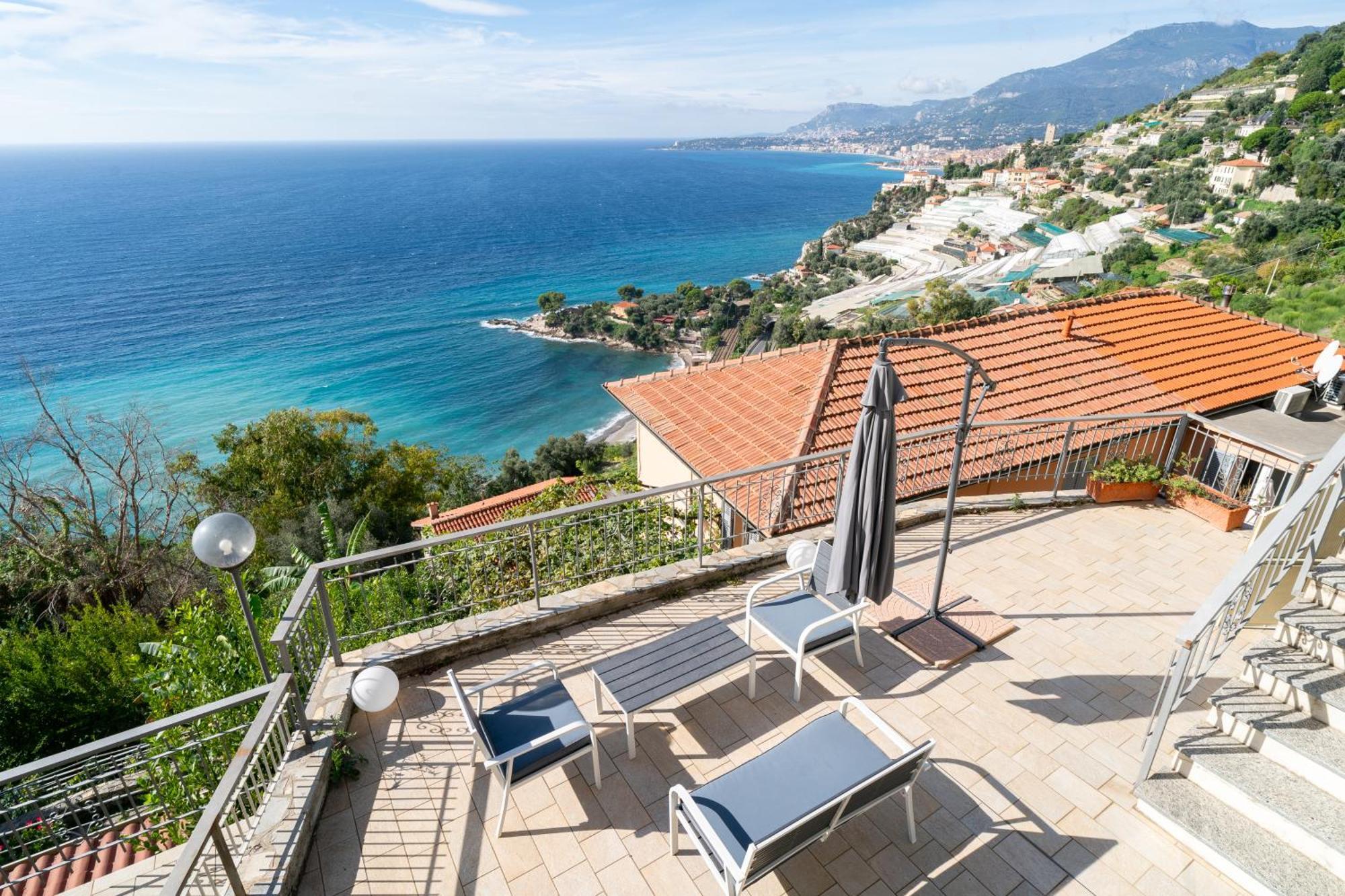 Casa Grimaldi - Terrace & Sea View Apartment Ventimiglia Exterior photo